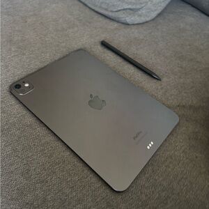iPad Pro 11-inch with pencil